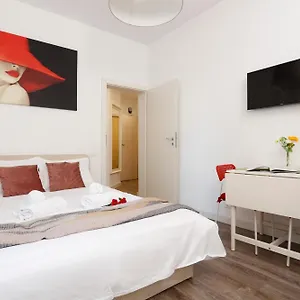 Apartament Lovely Victoriei, Bucureşti